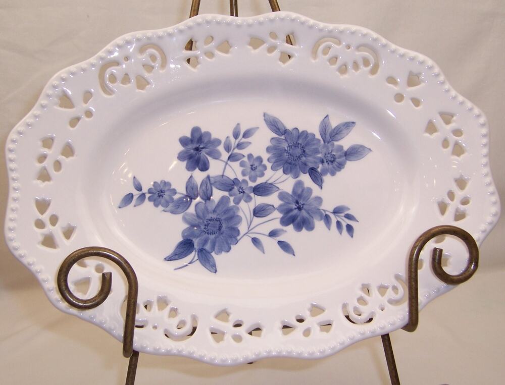 2002 Home Interiors Blue White Oval Reticulated Plate Floral Lace 10"